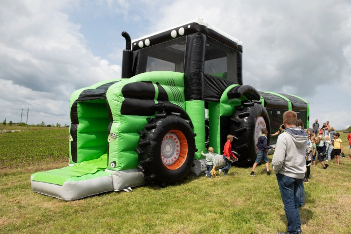 Tracteur gonflable énorme (les enfants l'adorent)