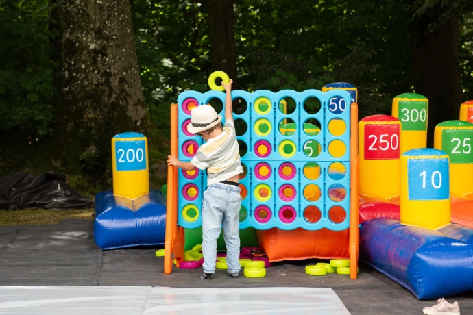 Puissance 4 géant et jeux gonflables à louer