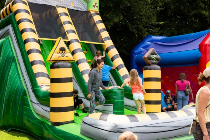 Château gonflable toboggan géant